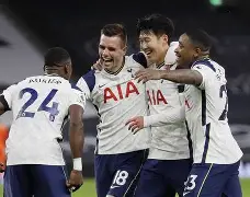 阿森纳客场比力克热刺，领跑英超积分榜！的简单介绍